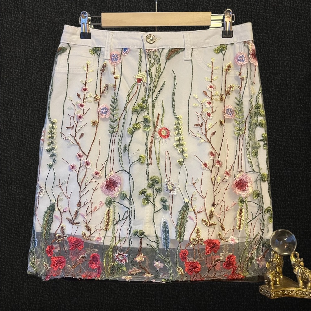 Embroidered Floral White Mini Skirt